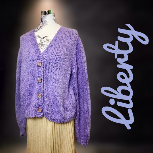 Kostenlose Anleitung: Cardigan Liberty mit handgemachten Knöpfen