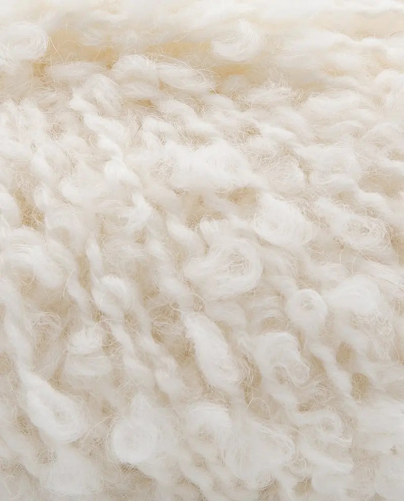 Phil Alpaga Bouclé in hellem Grau – flauschige Textur im Fokus