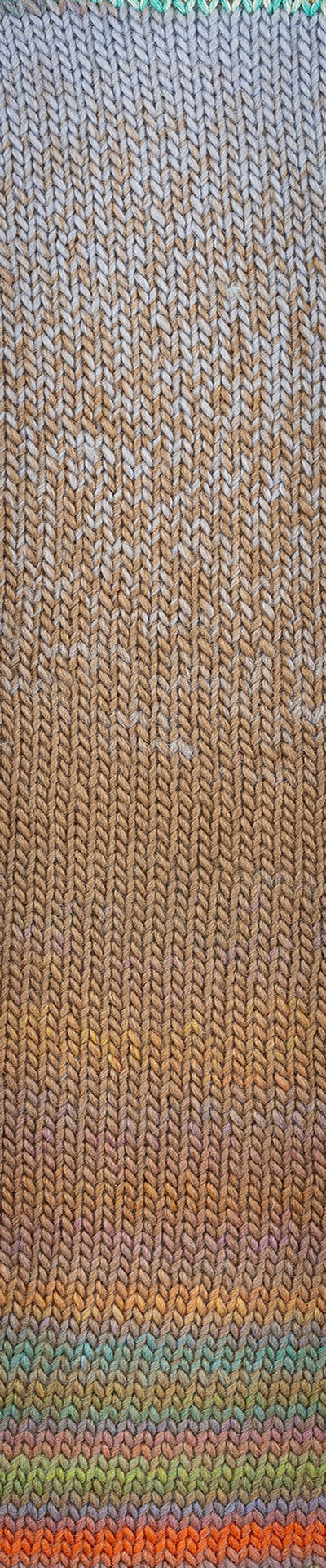 Laines du Nord Poema Color – Strickprobe in Beige, Braun und frischen Grün-Orange-Tönen, ideal für Pullover oder Schals.