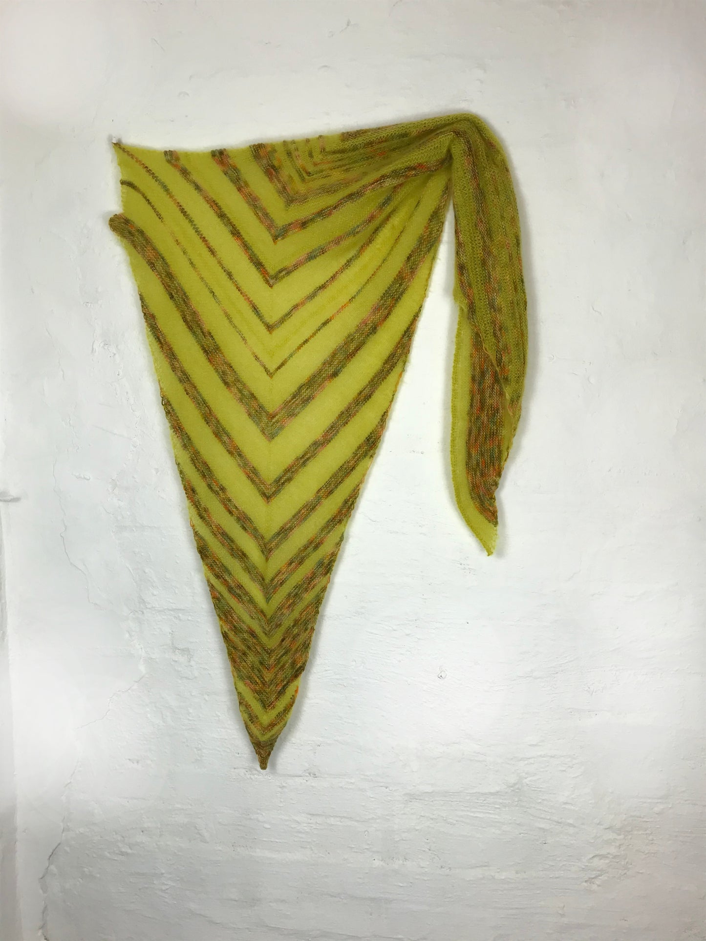 Gelbes Dreieckstuch aus Mohair und Seide