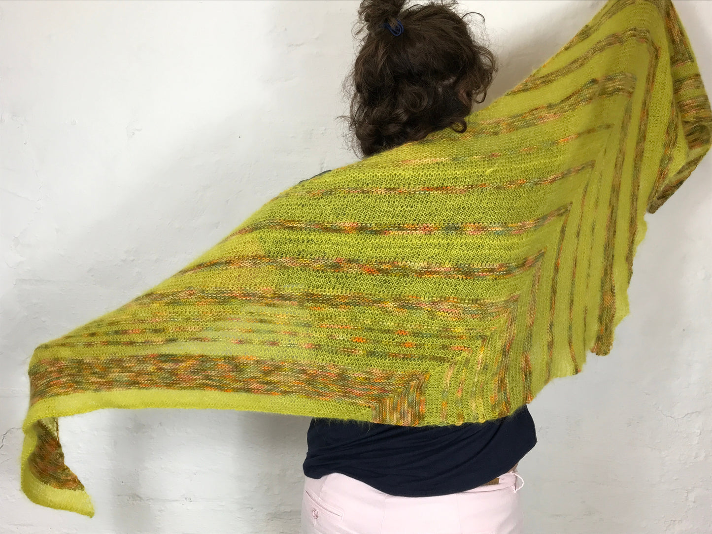 Gelbes Dreieckstuch aus Mohair und Seide