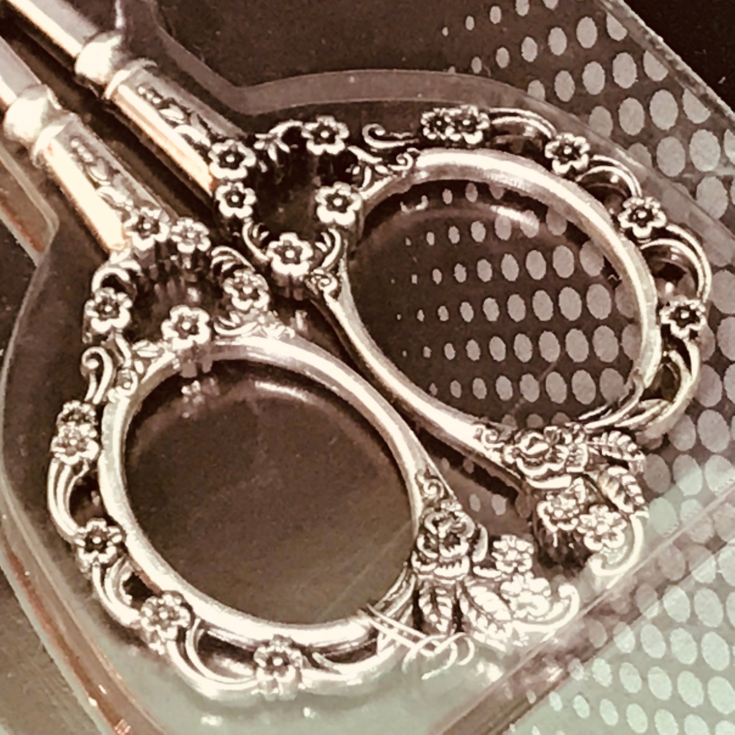 Embroidery scissors in antique look from KLEIBER