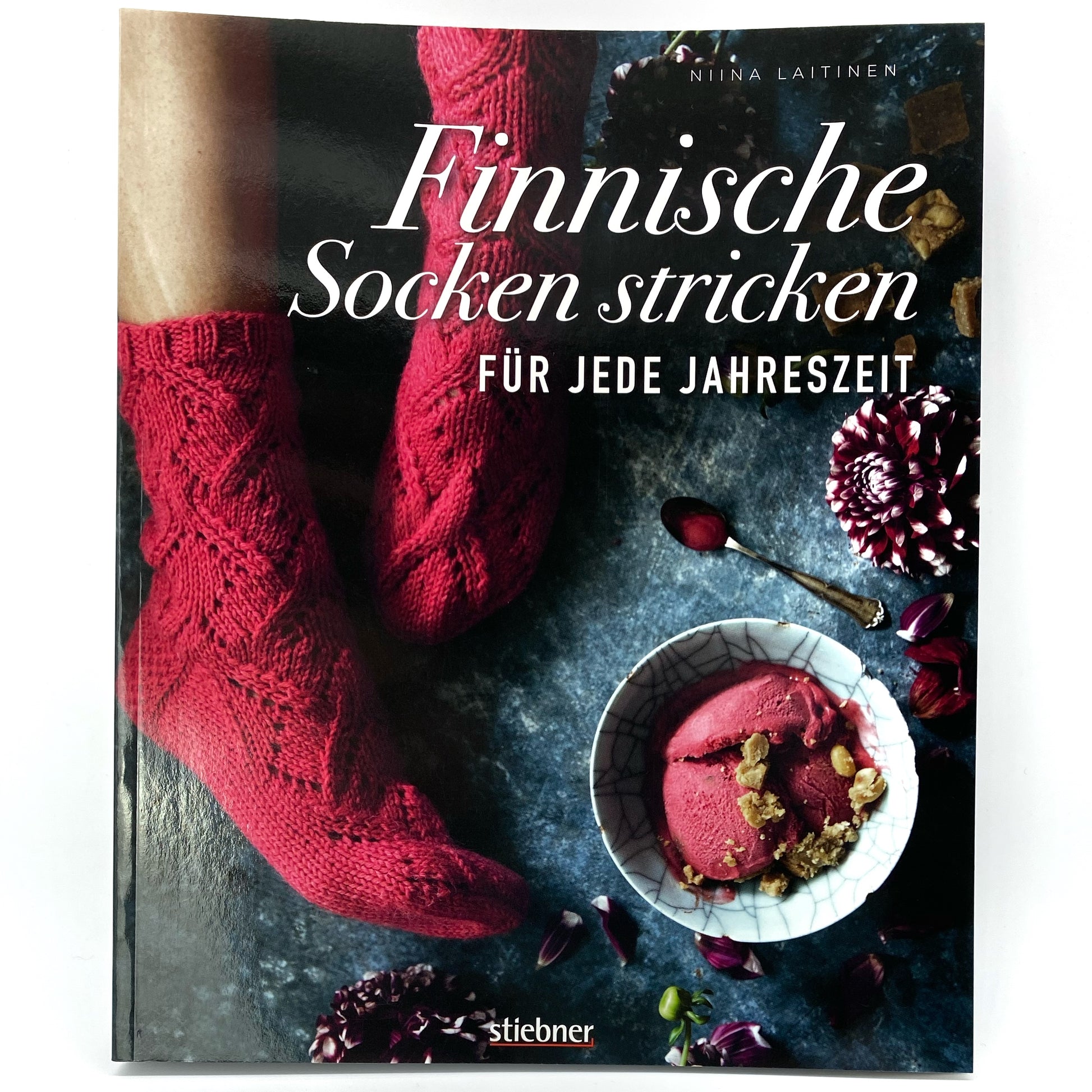 Von dünnen Strümpfen bis Wintersocken: Sockenmode im skandinavischen Design. Kreative Strickmuster für Strickanfänger und Fortgeschrittene.  Wollsocken mit skandinavischem Design – von traditionell bis kreativ Strickanfänger fragen sich: Ist Socken stricken nicht kompliziert?