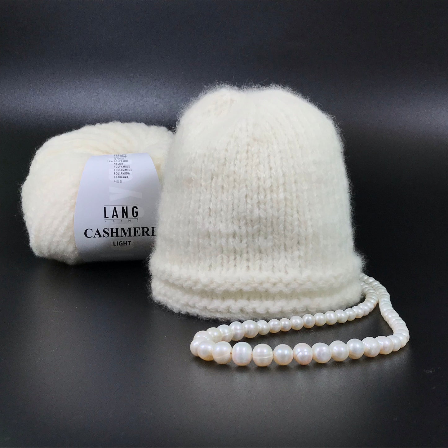 Geschenk zur Geburt - Babysocken und Babymütze aus Kaschmir