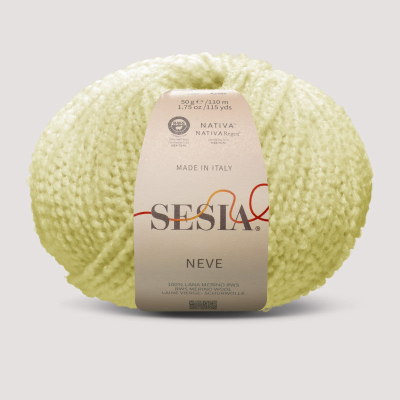 Sesia Neve Bouclé aus 100 % RWS-Merinowolle in zartem Pastellgelb – weiches Bouclégarn mit natürlicher Struktur für leichte Strickprojekte