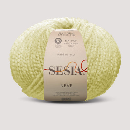 Sesia Neve Bouclé aus 100 % RWS-Merinowolle in zartem Pastellgelb – weiches Bouclégarn mit natürlicher Struktur für leichte Strickprojekte