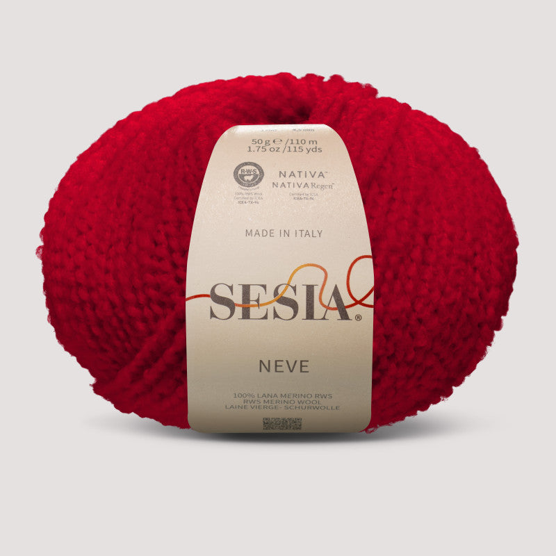 Sesia Neve Bouclé aus 100 % RWS-Merinowolle in leuchtendem Rot – strukturiertes Bouclégarn für auffällige Strickmode mit Charakter