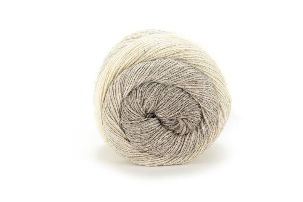 Poema Glitter Knäuel in Creme – weiche Dégradé-Wolle mit feinem Glanz