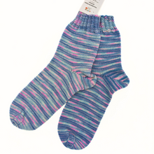 Laden Sie das Bild in den Galerie-Viewer, in Hamburg kaufen Handgestrickte Socken aus handgefärbte Sockenwolle von Wolle am Michel - Gr. 40-41 Geschenk