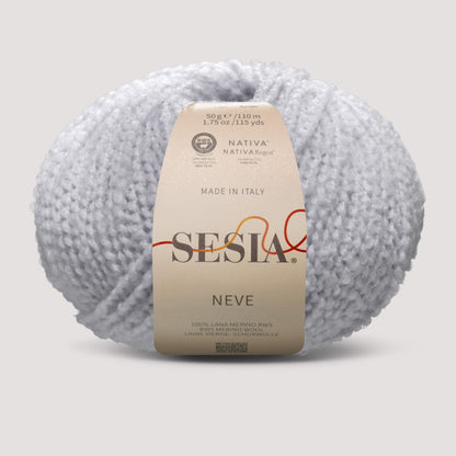 Sesia Neve Bouclé aus 100 % RWS-Merinowolle in Eisblau – leichtes Bouclégarn mit weicher Struktur für stilvolle Strickideen