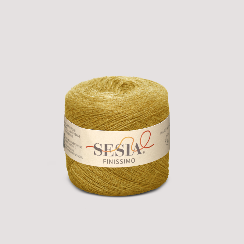 Sesia Finissimo Lace in warmem Ocker — als Begleitfaden oder solo für leichte Schals und Tücher.