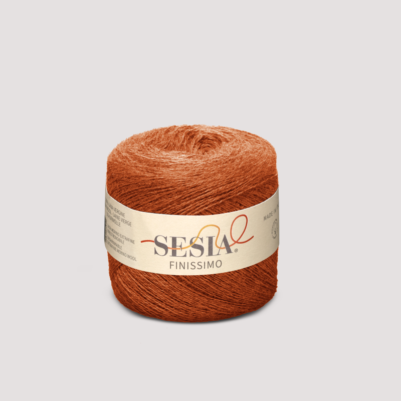 Sesia Finissimo Lace in warmem Terrakotta — ultrafeine Basis für kreative Farbkombinationen.