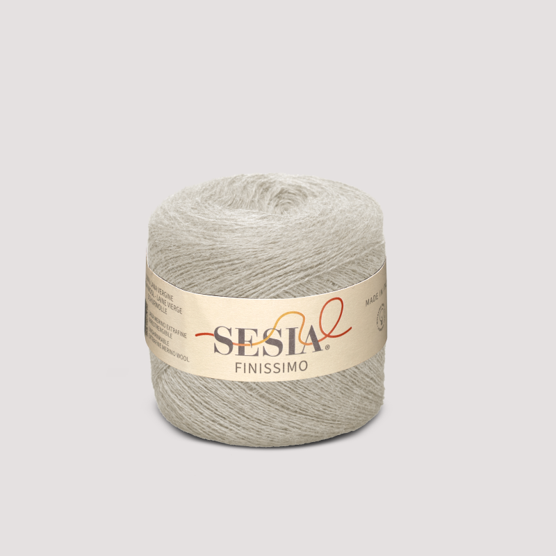 Sesia Finissimo in zartem Flieder — hauchdünner Merino Cake als Begleitfaden zu Mohair und Seide.
