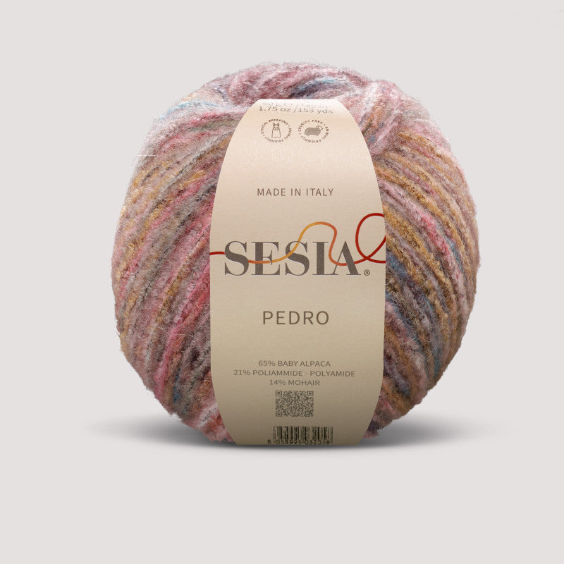 Knäuel Sesia Pedro in der Farbe Autunno — bedruckter Farbverlauf in warmem Rostbraun, Altrosa und gedämpftem Flieder, weiche Alpaka-Mohair-Oberfläche.