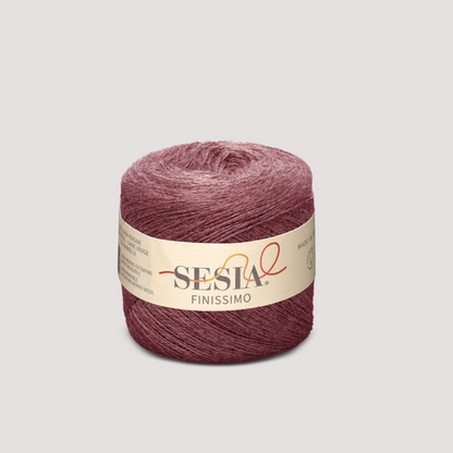 Sesia Finissimo Lace in zartem Puderpink — ultrafeine Merinowolle für leichte, fließende Projekte.