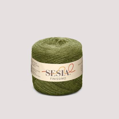 Sesia Finissimo in tiefem Olivgrün — 750 Meter auf 50 Gramm, ideal für Farbexperimente.