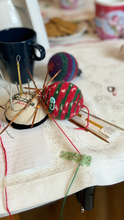 Course: Christmas ball in a knitted coat