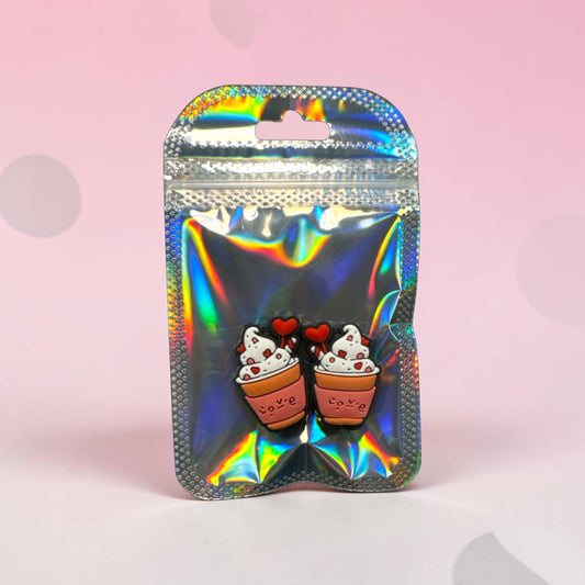 Coffee-Love-Nadelstopper aus Silikon im wiederverschließbaren Beutel, zwei Kaffeebecher-Motive mit Herzen