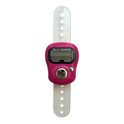 Nahaufnahme eines pinken digitalen Reihenzählers mit LCD-Display, großem Zählknopf und kleinem Reset-Knopf.