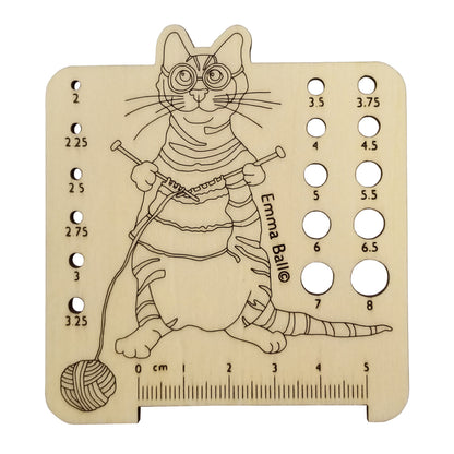 Emma Ball Nadelmaß Knitting Cat – süßes Holz-Nadelmaß, Strickzubehör kaufen Hamburg
