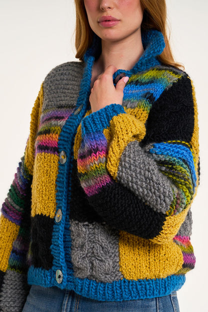 Strickjacke aus Young and Trendy – Multicolor-Flammgarn in Blau, Gelb und Schwarz