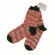 Laden Sie das Bild in den Galerie-Viewer, in Hamburg kaufen Handgestrickte Socken aus handgefärbte Sockenwolle von Wolle am Michel - Gr. 36-37