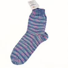 Laden Sie das Bild in den Galerie-Viewer, Handgestrickte Socken aus handgefärbte Sockenwolle von Wolle am Michel - Gr. 40-41