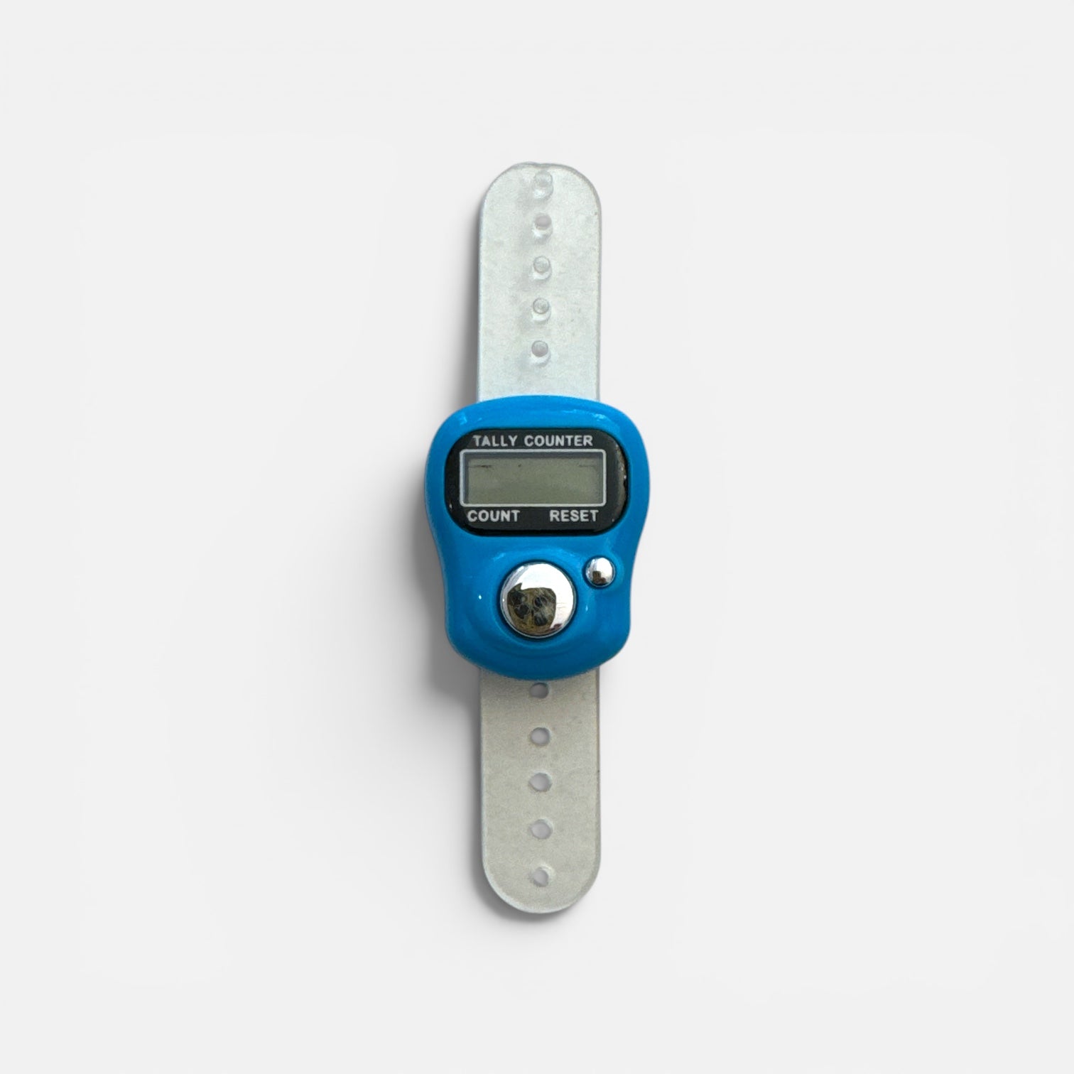 Digitaler Reihenzähler mit hellblauem Gehäuse und transparentem Silikonband, mit LCD-Display, großem Zählknopf und kleinem Reset-Knopf.