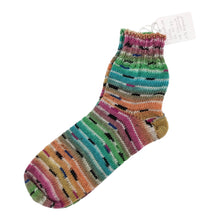 Laden Sie das Bild in den Galerie-Viewer, Handgestrickte Socken aus 4-fach Sockenwolle - Gr. 42-43