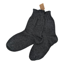Laden Sie das Bild in den Galerie-Viewer, Handgestrickte Socken aus 6-fach Sockenwolle - Gr. 42-43 kaufen