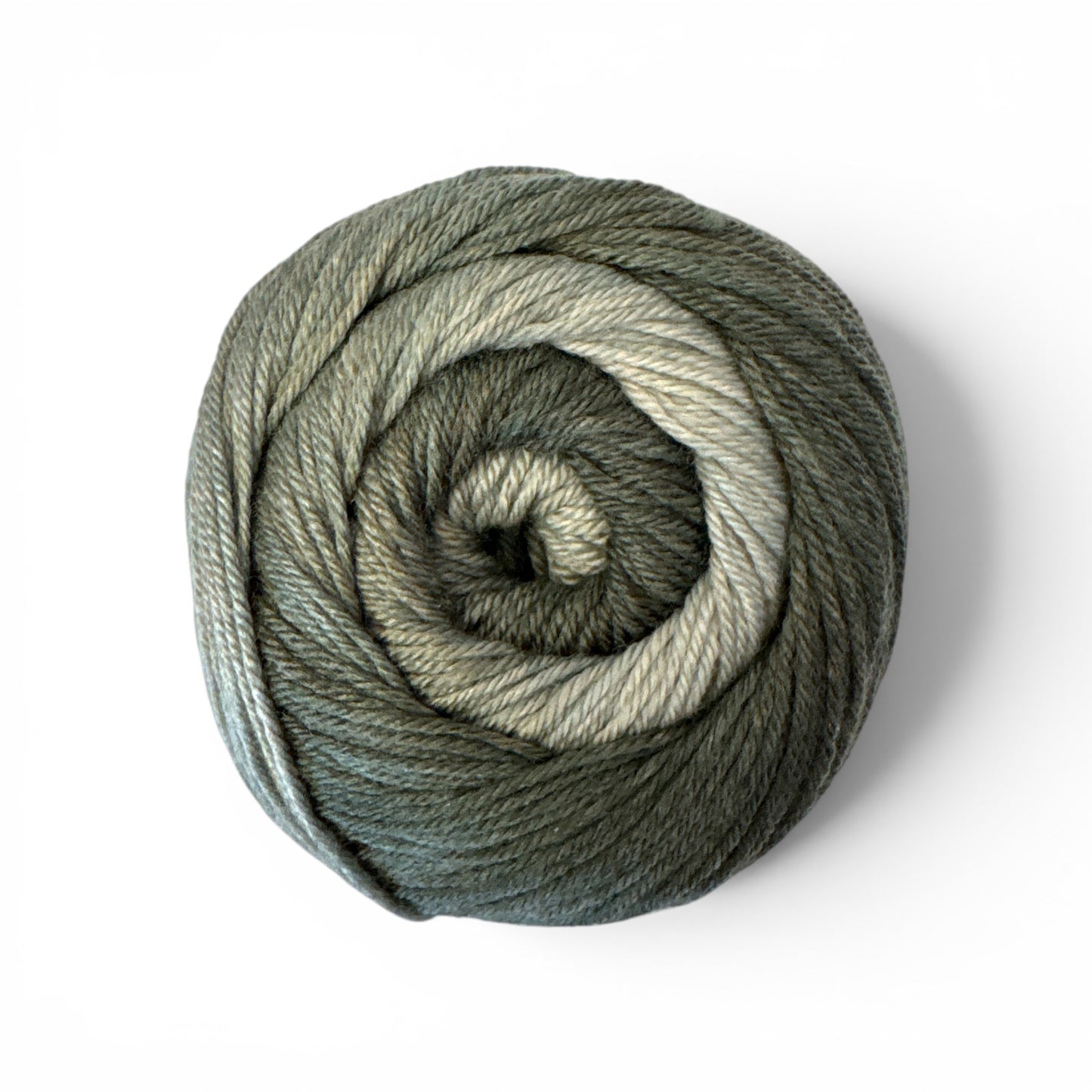 Gestrickter Schal aus Ferner Sockenwolle mit Seide — wolle schal stricken mit 60% Merino Superwash, 20% Seide, 20% Polyamid, maschinenwaschbar.