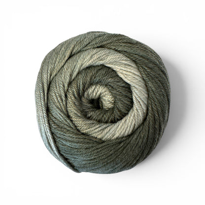 Gestrickter Schal aus Ferner Sockenwolle mit Seide — wolle schal stricken mit 60% Merino Superwash, 20% Seide, 20% Polyamid, maschinenwaschbar.