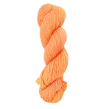 Laden Sie das Bild in den Galerie-Viewer, wolle kaufen online	Safety Orange Light	Uni handgefärbte Sockenwolle 4-fach «#Nadschiba»