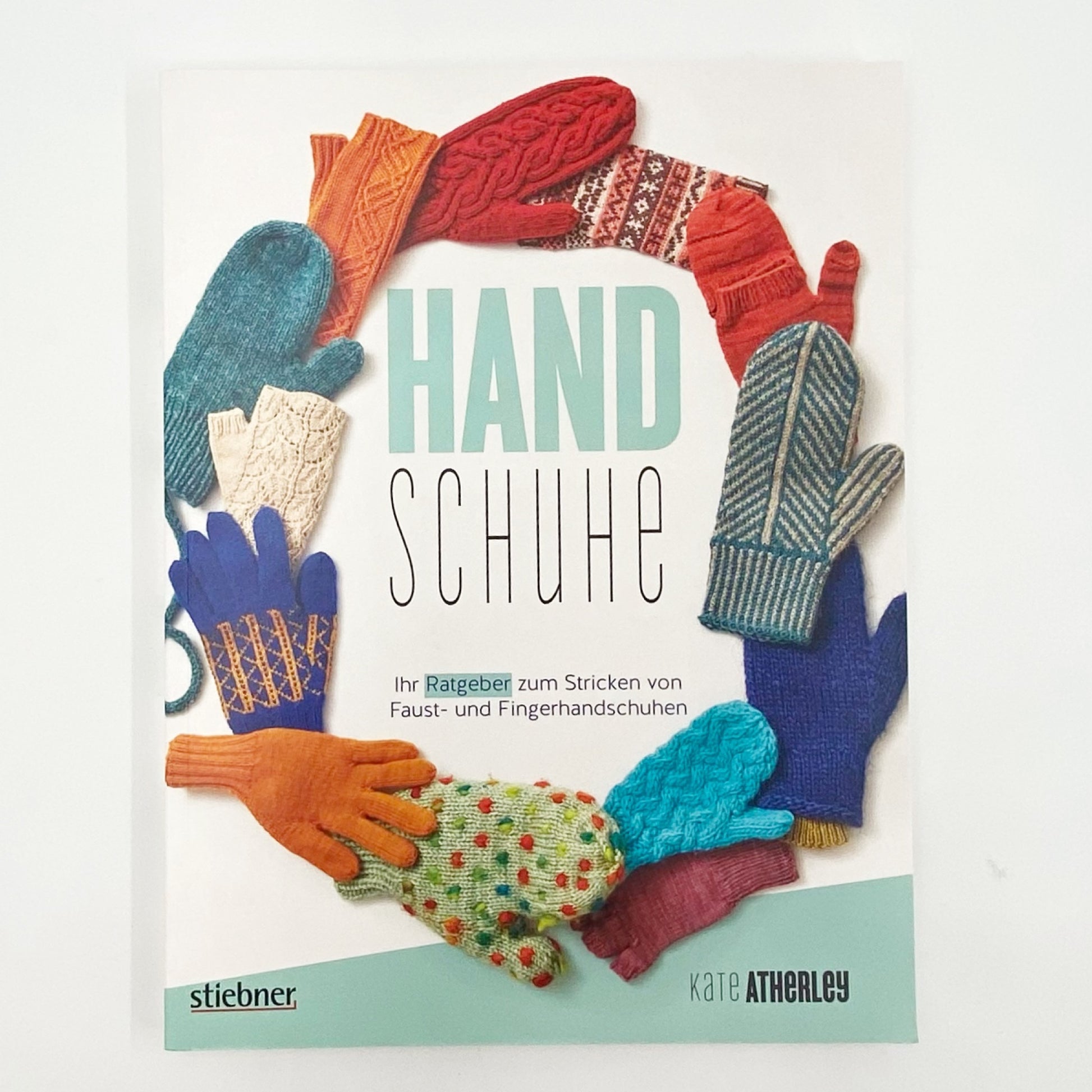 Ihr Ratgeber zum Stricken von Fäustlingen und Fingerhandschuhen. Handschuhe Stricken leicht gemacht. Strickanleitungen für Erwachsene und Kinderhandschuhe.