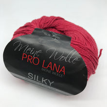 Laden Sie das Bild in den Galerie-Viewer, Silky - Pro Lana | 200 m -50 gr | 100% Seide. Garn besteht aus reiner Seide