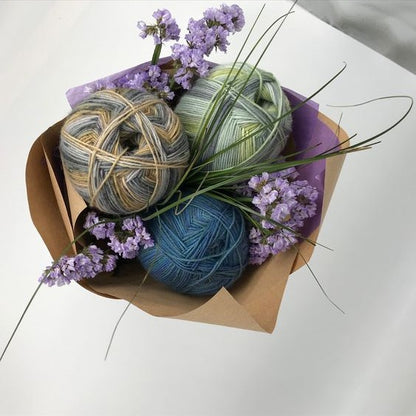 Gift wrapping wool creatively in foil - Wool bouquet