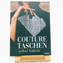 Laden Sie das Bild in den Galerie-Viewer, Couture Taschen Häkeln - Akaya Chiba