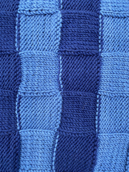 Handgestrickte Babydecke aus Merino-Schurwolle