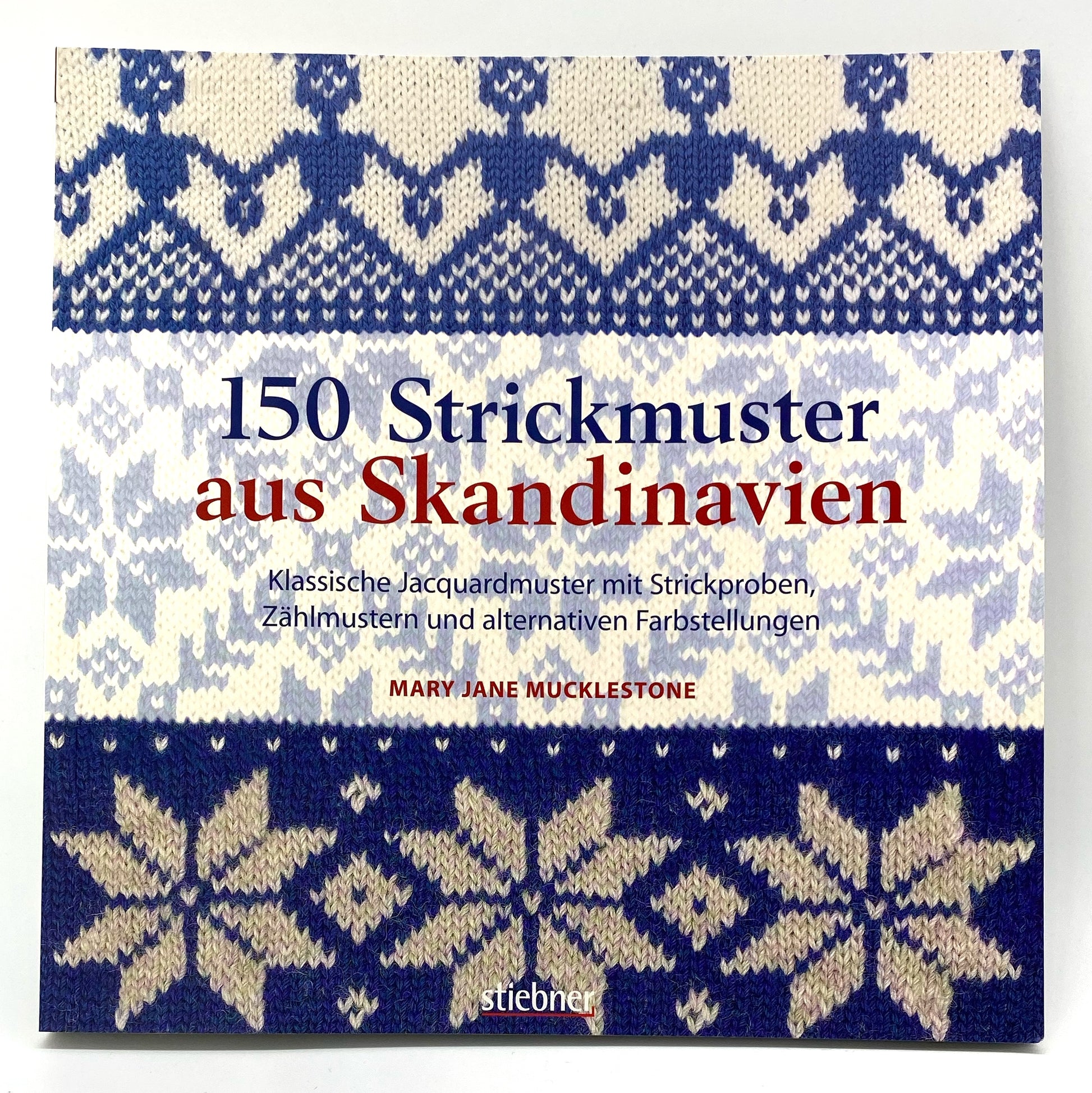 lassische Jacquardmuster mit Strickproben, Zählmustern und alternativen Farbstellungen  Wer Muster stricken mag, wird dieses Buch lieben Fair Isle Pullover, Norwegermützen, Lopapeysa oder einfach nur bunte Schals: Die mehrfarbigen Strickmuster aus Skandinavien tummeln sich auf Kleidungsstücken und Accessoires und bringen Farbe in den Kleiderschrank und auf die Stricknadeln. 