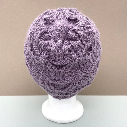 Wolle in Hamburg  - Handgestrickte Mütze mit japanischen Strickmuster - 40 % Mohair, 40 % Llama, 20 % Seide