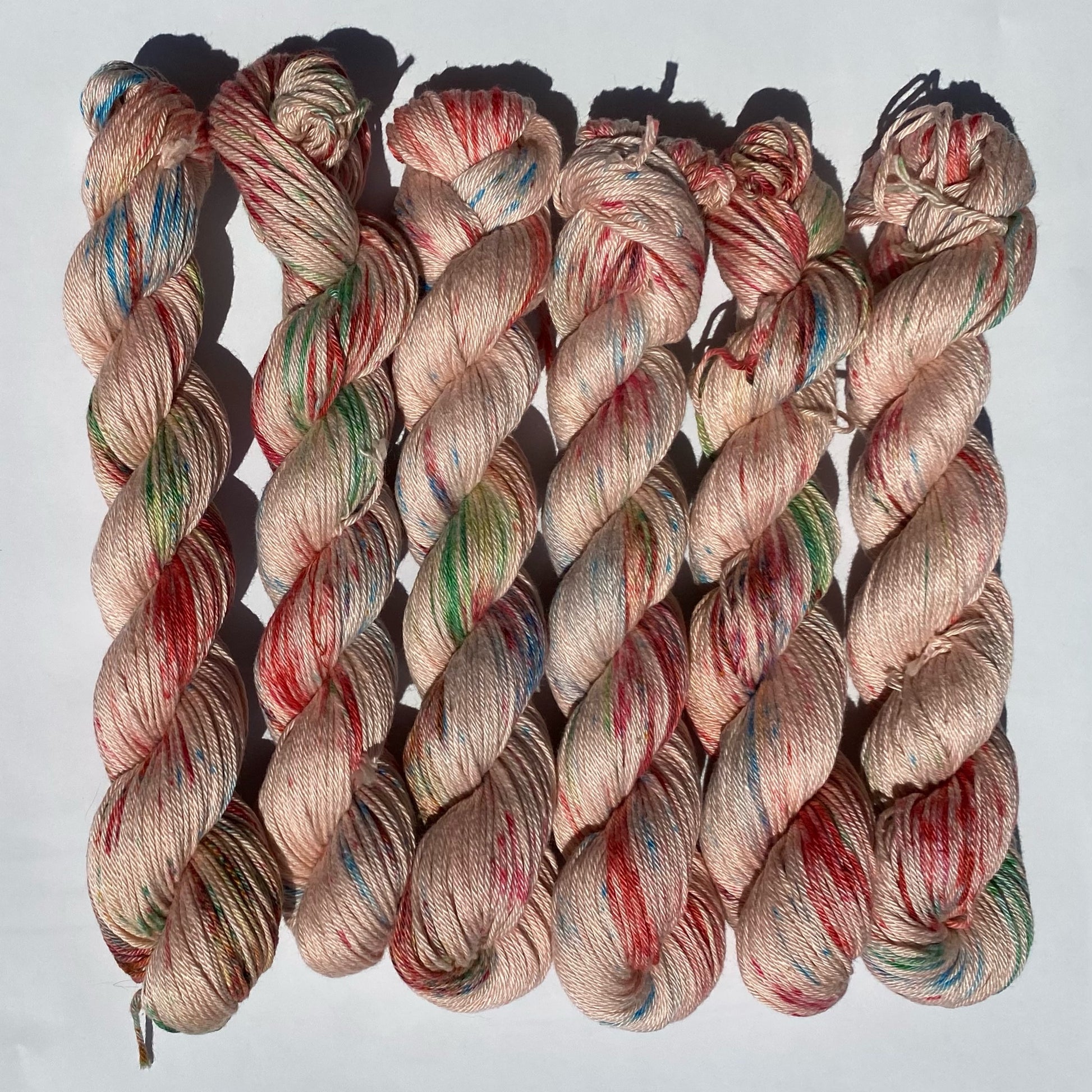 Neith Farbe 02 – handgefärbte Wolle am Michel l 100% Baumwolle l 50 gr = 125 m 