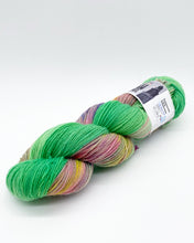 Laden Sie das Bild in den Galerie-Viewer, handgefärbte Wolle kaufen	Handgefärbte Sockenwolle 4-fach «#Nadschiba» Fr. 6/04.08