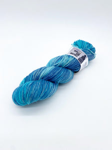 Handgefärbte Sockenwolle 4-fach «#Nadschiba» Fr. 3/04.04