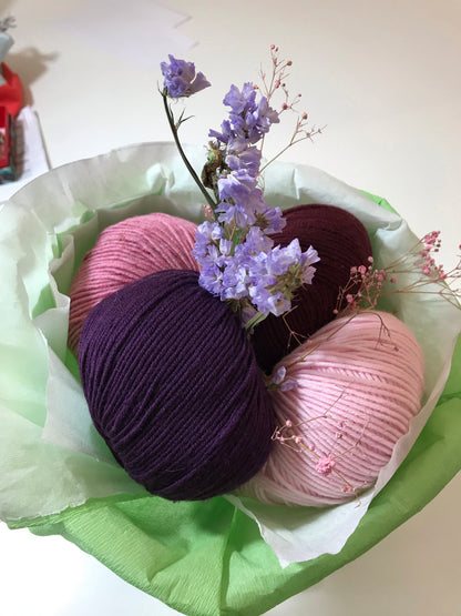 Gift wrapping wool creatively in foil - Wool bouquet
