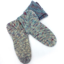 Laden Sie das Bild in den Galerie-Viewer, Handgestrickte Socken aus 100% Wolle - Gr. 38-40