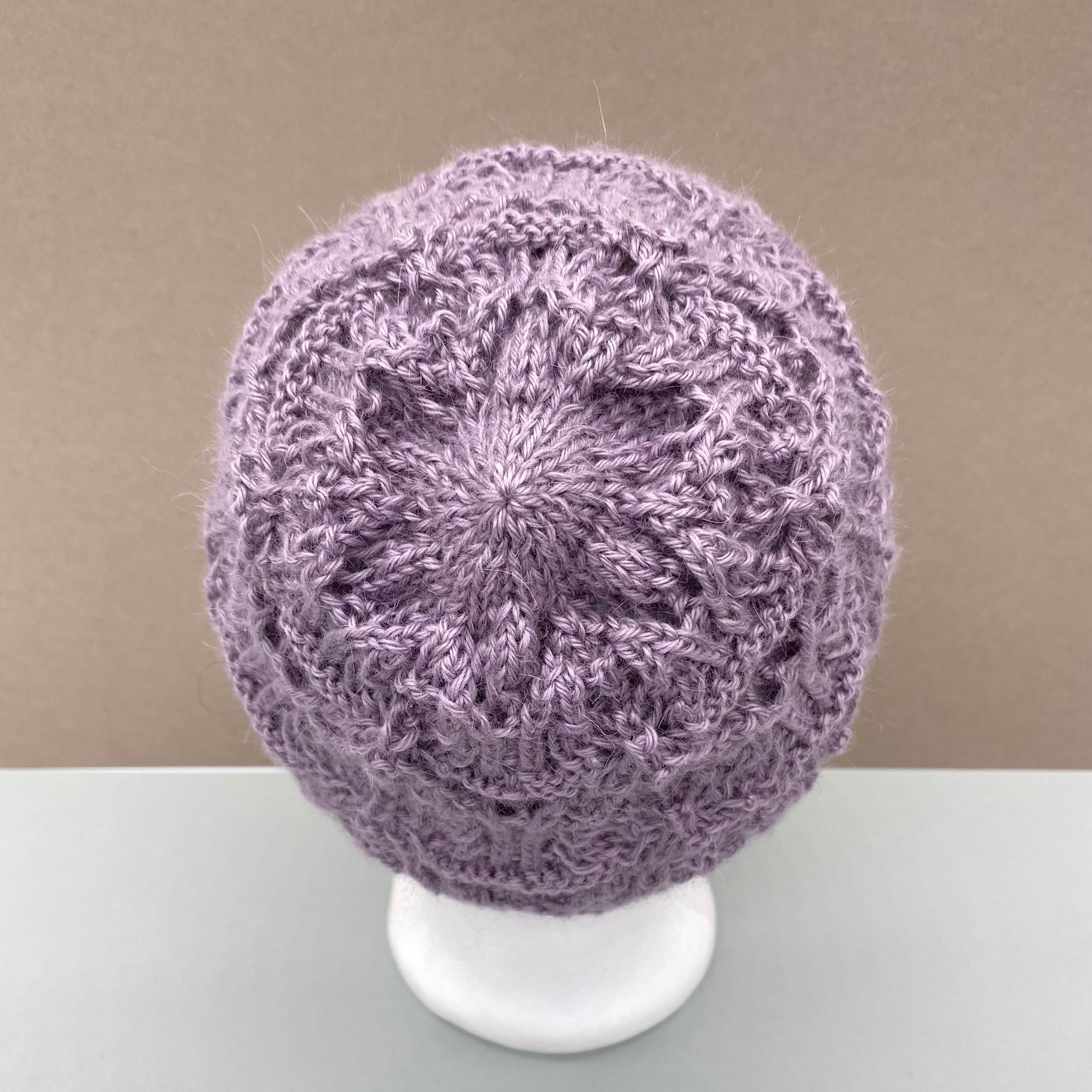 Handgestrickte Mütze kaufen mit japanischen Strickmuster - 40 % Mohair, 40 % Llama, 20 % Seide