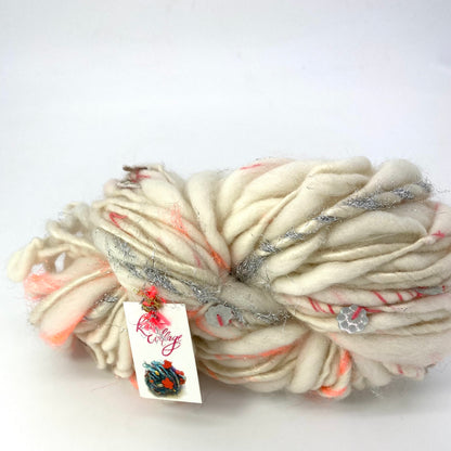 dicke Wolle kaufen	"Swirl" handgesponnenes ArtYarn  Weiß- Knit Collage l 32 m / 125 gr l 92% Wolle, 7% Seide, 1% Polyester