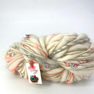 dicke Wolle kaufen	"Swirl" handgesponnenes ArtYarn  Weiß- Knit Collage l 32 m / 125 gr l 92% Wolle, 7% Seide, 1% Polyester