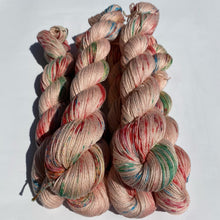 Laden Sie das Bild in den Galerie-Viewer, Neith Farbe 02 – handgefärbte Wolle am Michel l 100% Baumwolle l 50 gr = 125 m