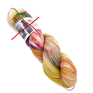 Handgefärbte Sockenwolle 4-fach «#Nadschiba» Juni Collection